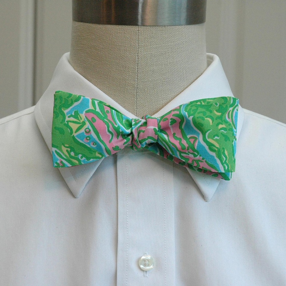 Lilly Pulitzer Chomp Chomp Bow Tie